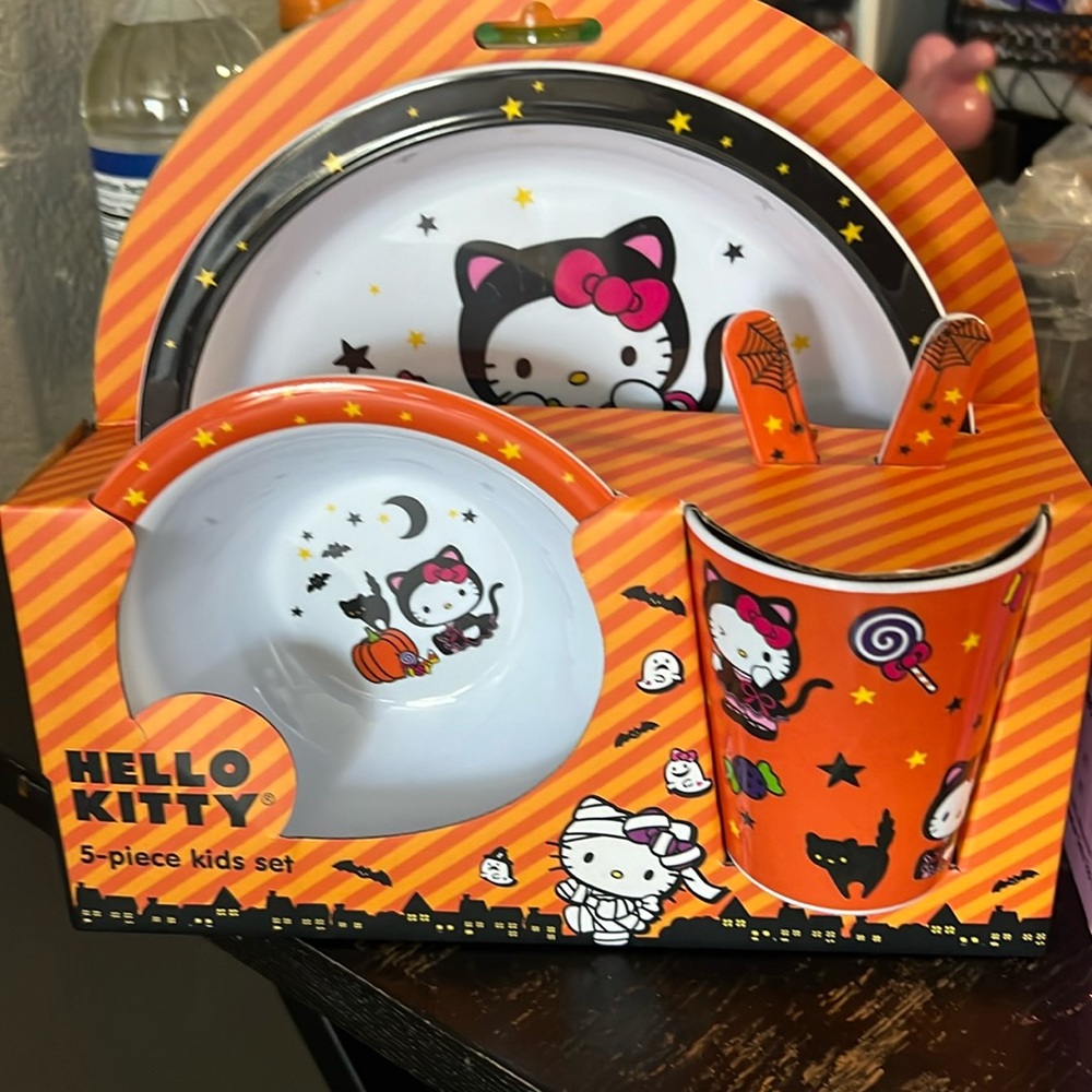 Hello kitty 5 piece dish 2 set BUNDLE